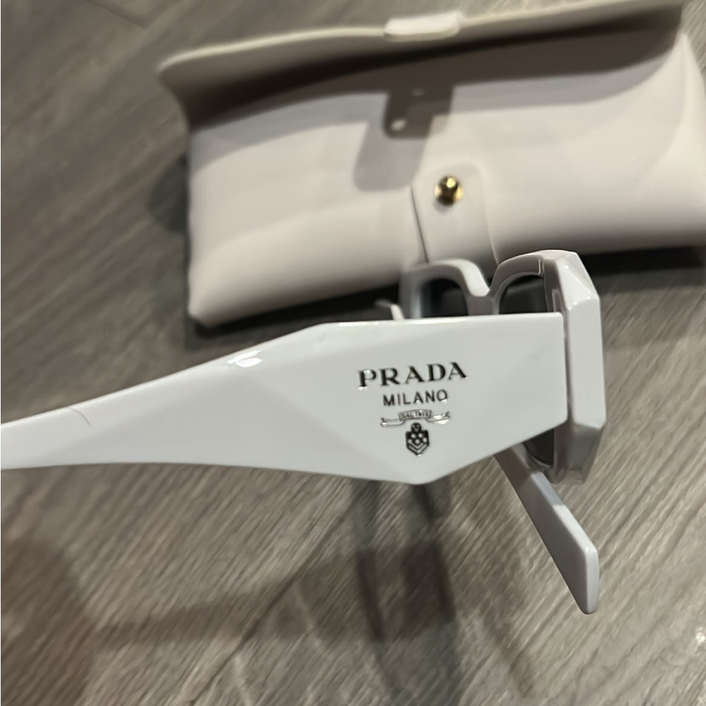 Prada Black and White Sunglasses - Picture 4 of 6